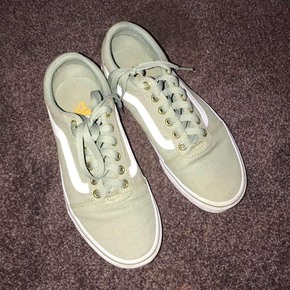 ☘️GREEN size 7 VANS🍃